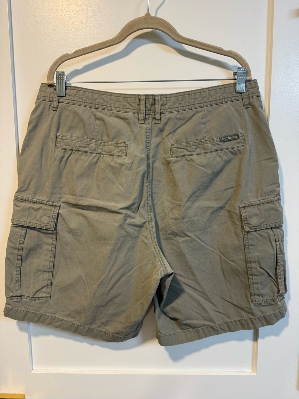 Columbia Men’s Gray Cargo Shorts - Size 36 - Picture 3 of 6